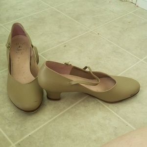 Capezio tan character tap shoes size 10